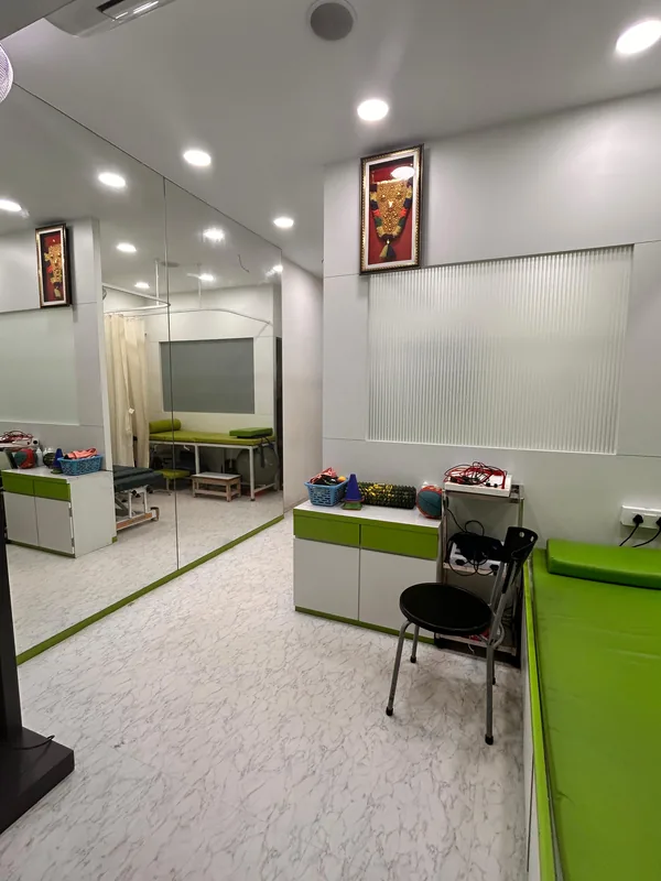 Physiotherapy treatment room with therapy beds and mirrored wall